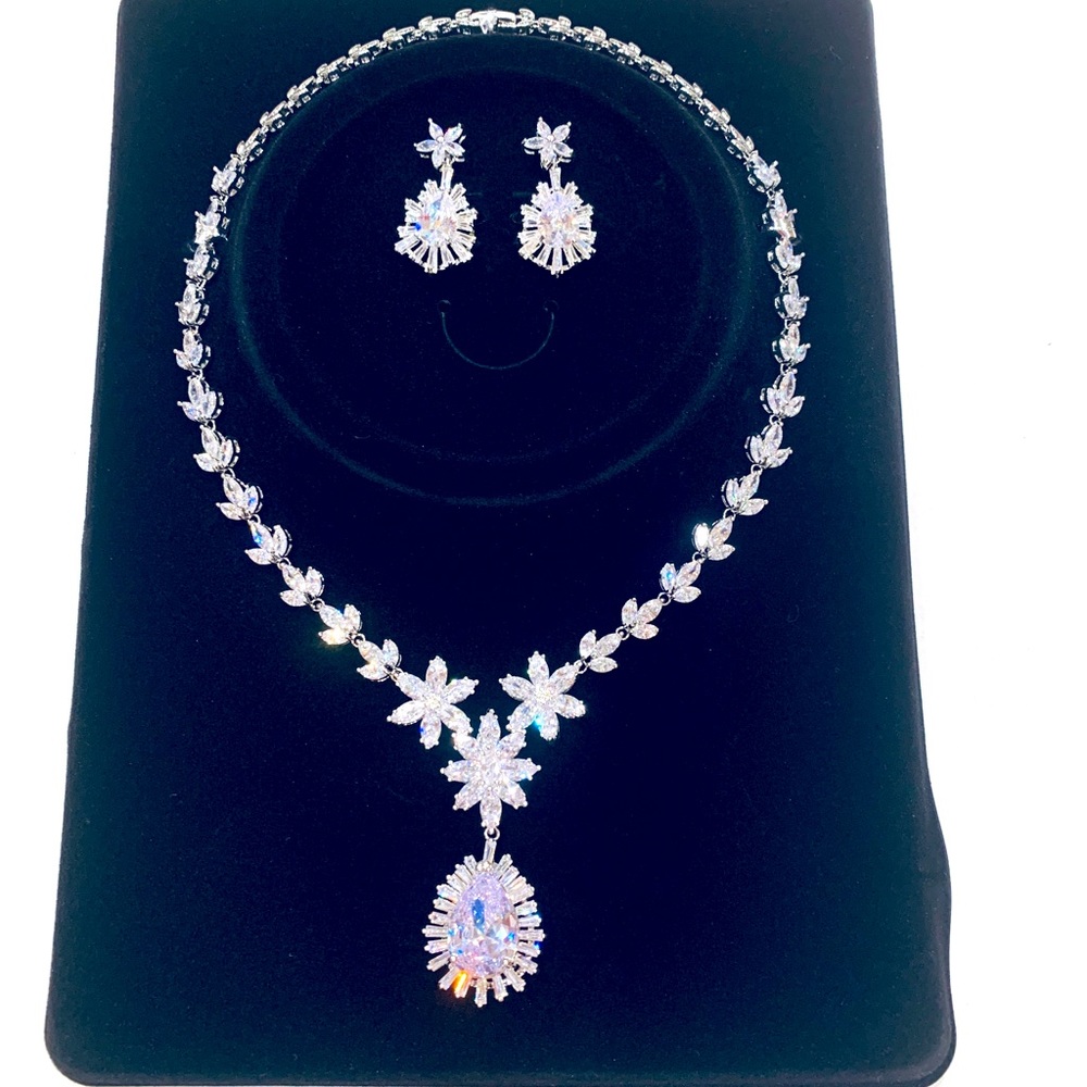 Brand New Jewelry. Last few left. Store sell out!